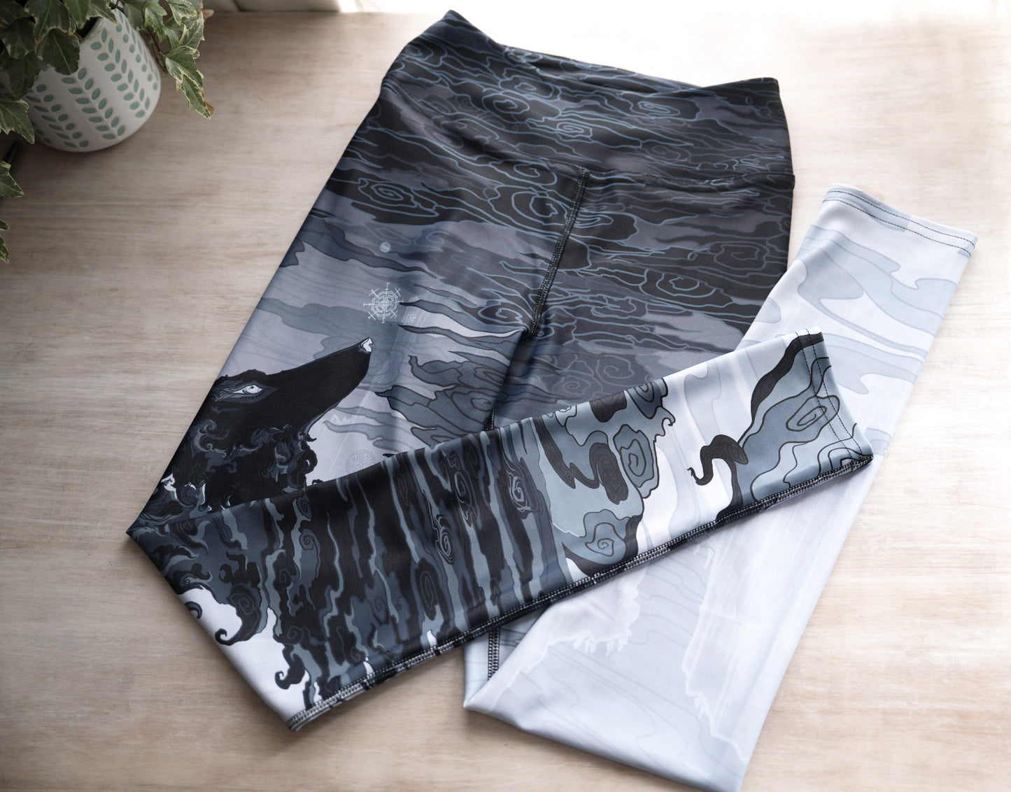 Chinese Dark Winter Wolf - Yoga Leggings