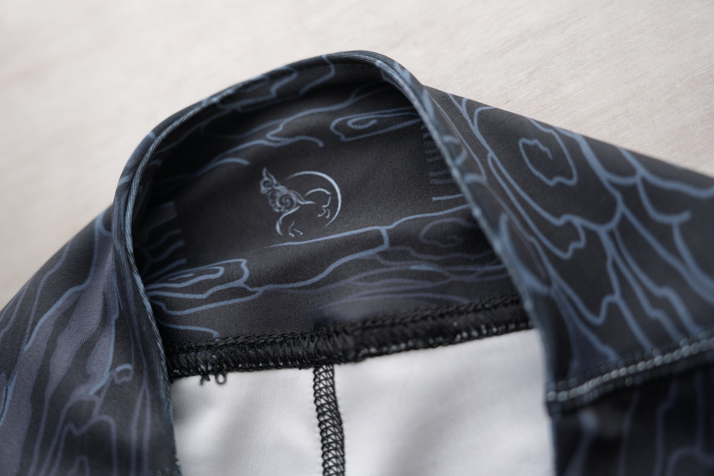 Chinese Dark Winter Wolf - Yoga Leggings