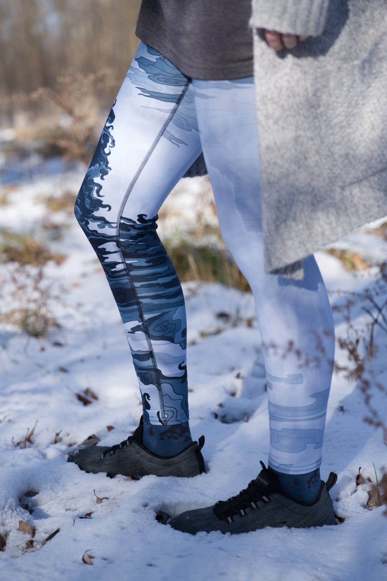 Chinese Dark Winter Wolf - Yoga Leggings