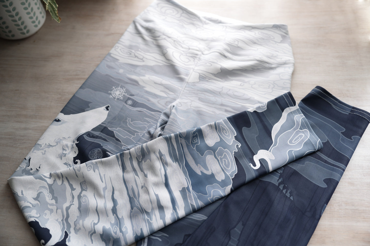 Chinese White Winter Wolf - Yoga Leggings