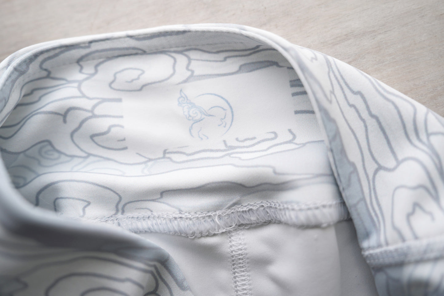 Chinese White Winter Wolf - Yoga Leggings