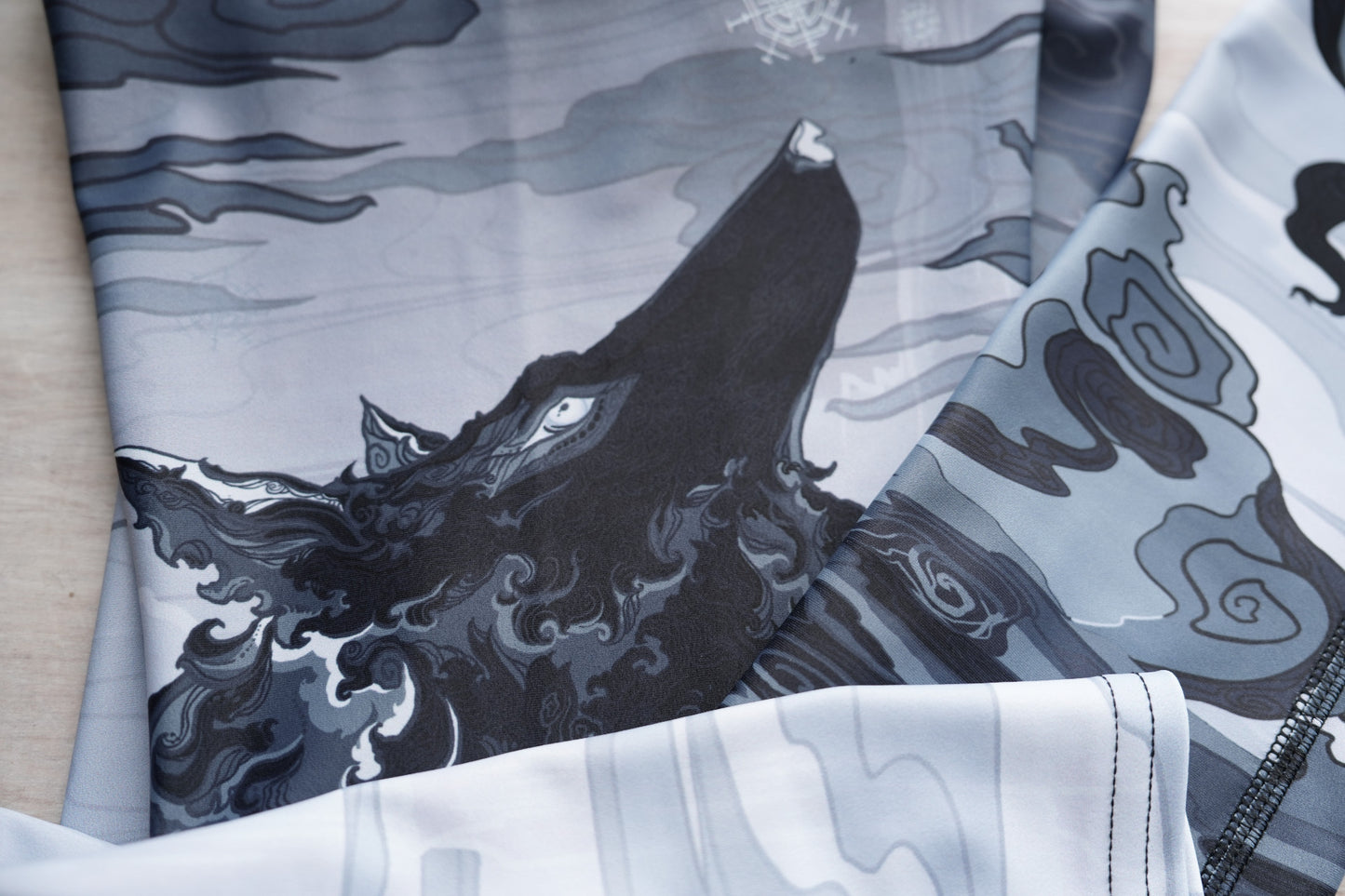 Chinese Dark Winter Wolf - Yoga Leggings