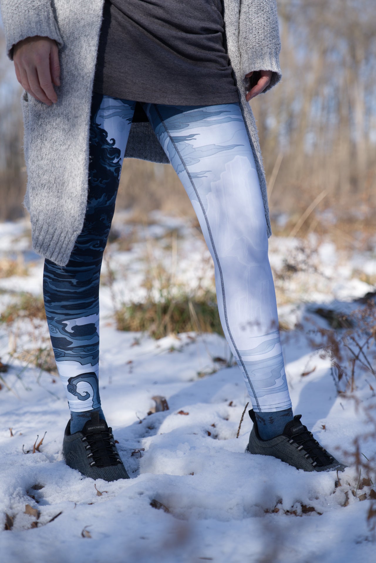 Chinese Dark Winter Wolf - Yoga Leggings