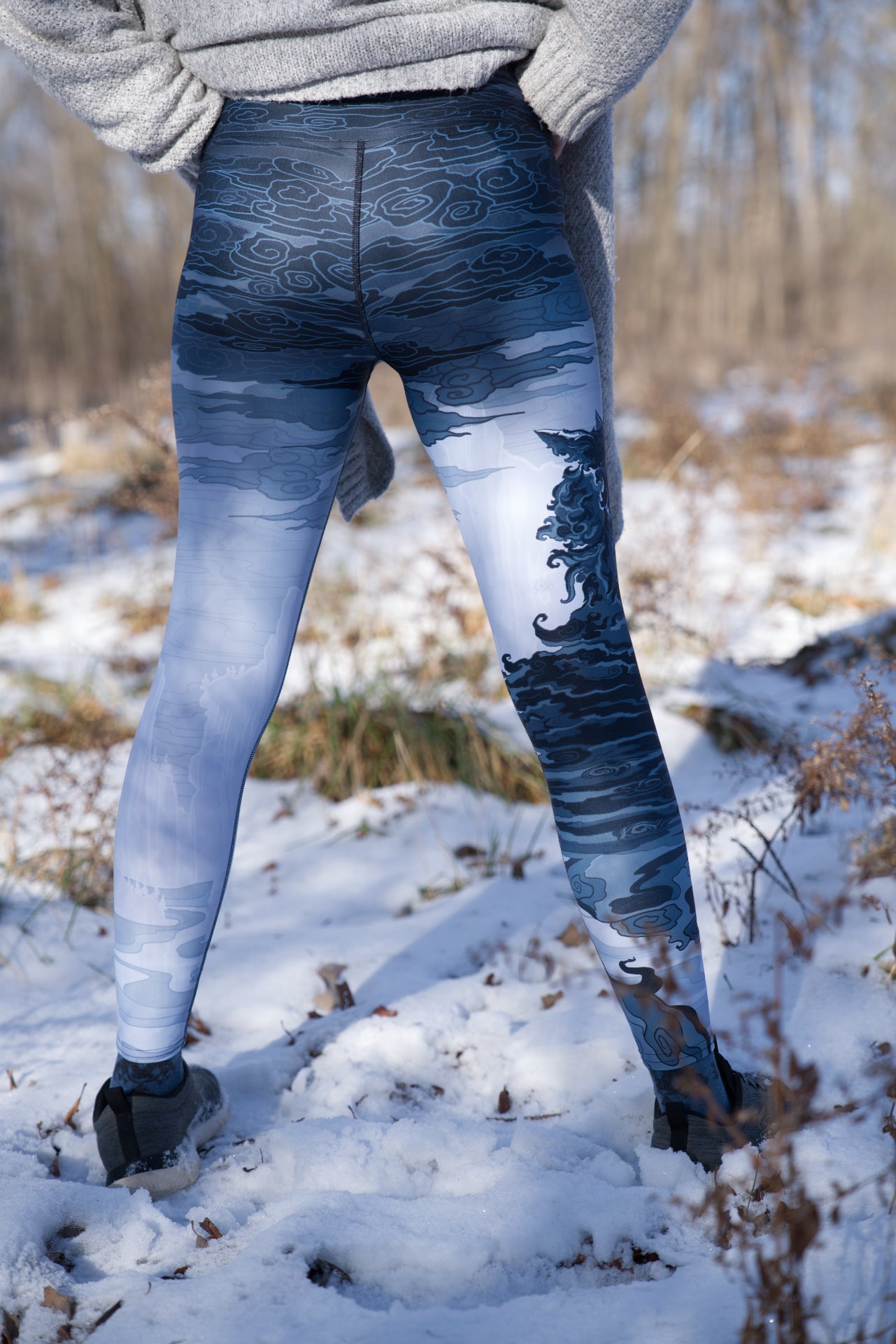 Chinese Dark Winter Wolf - Yoga Leggings
