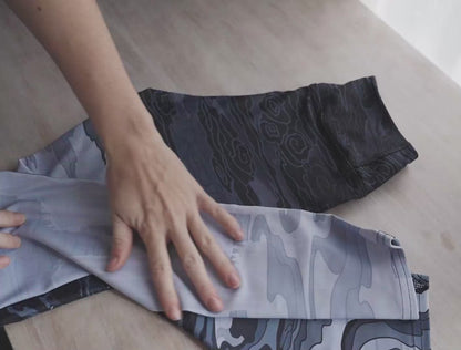 Chinese Dark Winter Wolf - Yoga Leggings